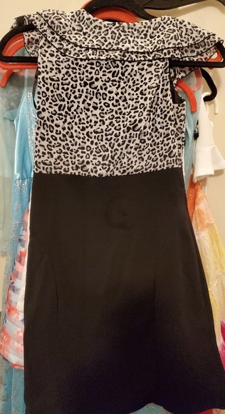 Sleeveless business dress, animal print top - Picture 3 of 4